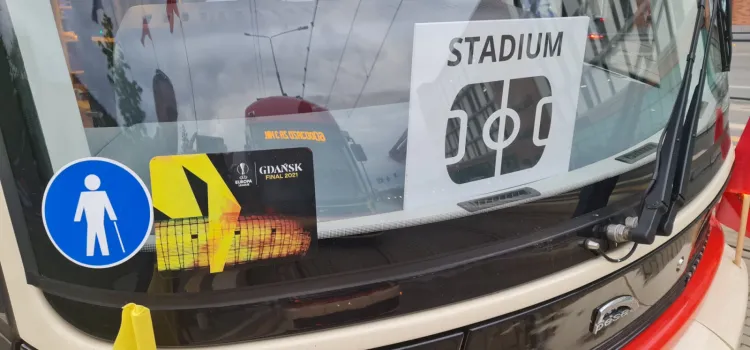 Po finale Ligi Europy ruch tramwajów na Marynarki Polskiej nie był wstrzymany. Na kibiców opuszczających stadion czekały specjalnie podstawione składy.