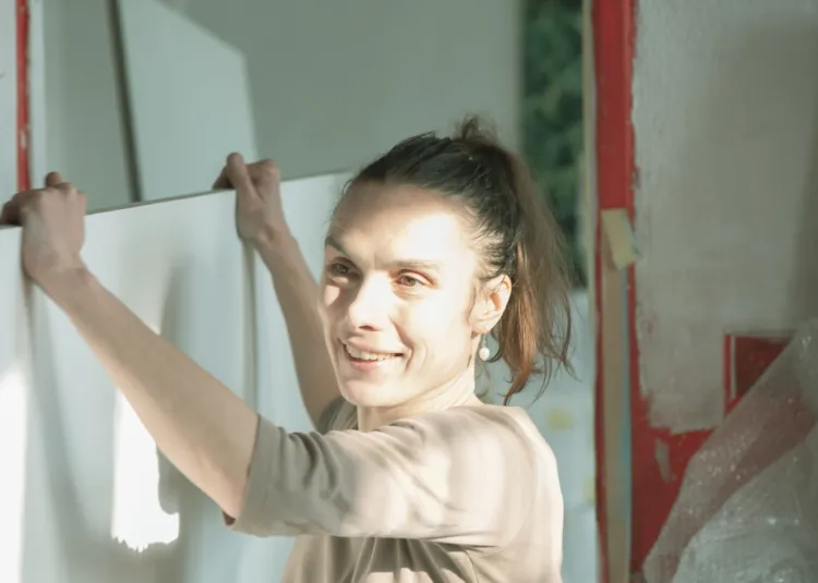 Anna Orbaczewska - rysowniczka i malarka, tworzy również obiekty ceramiczne. Absolwentka Królewskiej Akademii Sztuk Pięknych w Hadze i Akademii Sztuk Pięknych w Gdańsku (Wydział Malarstwa i Grafiki).