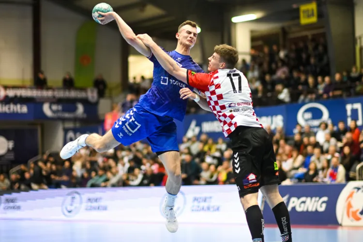 Torus Wybrzeże Gdańsk po emocjonującym meczu przegrał z Chrobrym Głogów 24:26.