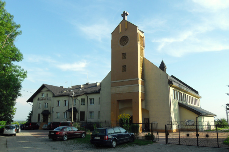 Parafia pw. Miłosierdzia Bożego mieści się przy ul. Myśliwskiej 25 w Gdańsku. Od 1 kwietnia na plebanii swoją bazę będzie miał zespół karetki. 