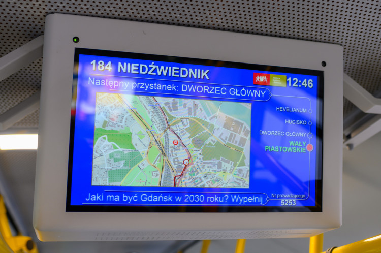 W pojazdach są ekrany, gdzie można by było wprowadzić wyświetlanie informacji także o pogodzie.