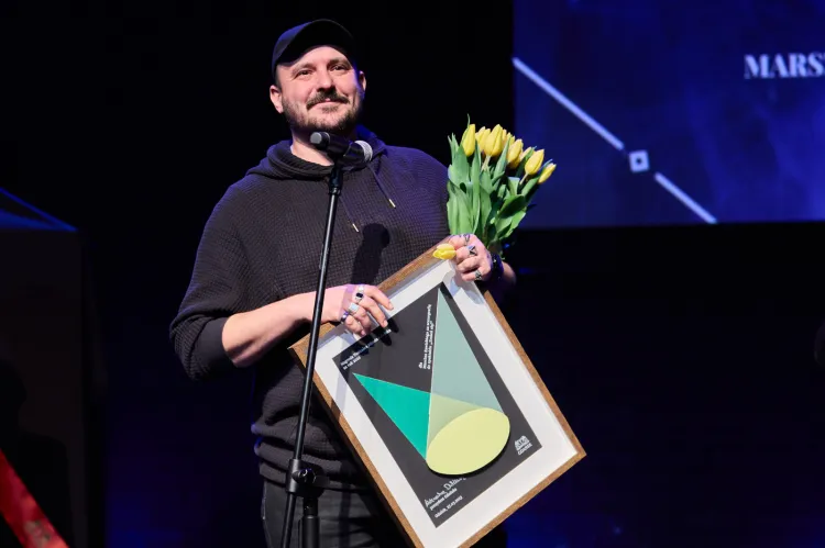 Marcin Zawicki otrzymał Nagrodę Teatralna Miasta Gdańska za scenografię do spektaklu "Zmień się!" w reżyserii Edyty Janusz-Ehrlich w Miejskim Teatrze Miniatura.
