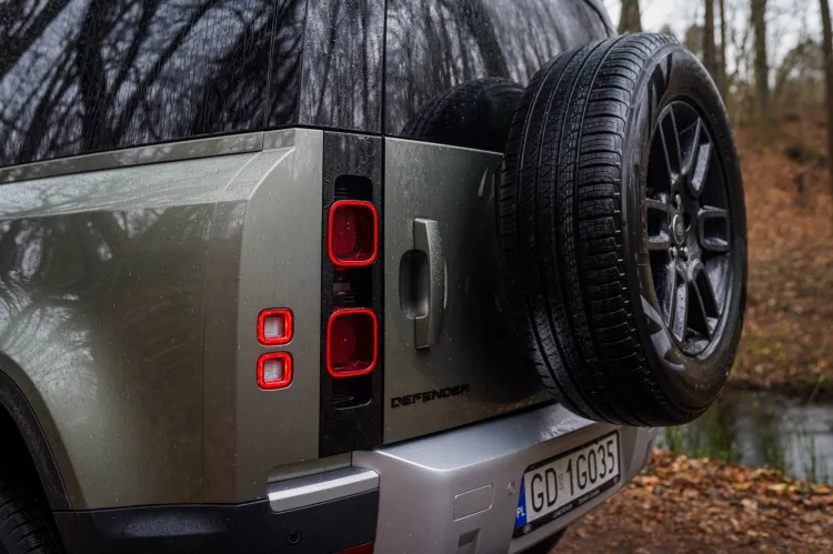 Land Rover Defender
