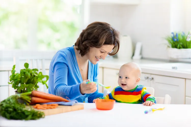 Rozszerzanie diety niemowlaka to przygoda, która często budzi w rodzicach jednocześnie ekscytację, jak i niepokój, ponieważ zastanawiają się, w jaki sposób dziecko zareaguje na nowe produkty i czy na pewno dostanie wszystkie niezbędne do prawidłowego rozwoju składniki odżywcze.