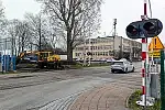 Prace na przejeździe kolejowym na ulicy Chrzanowskiego przy rondzie Karlskrona zaczęły się już przed świętami. Od wtorku będzie on zwężony.