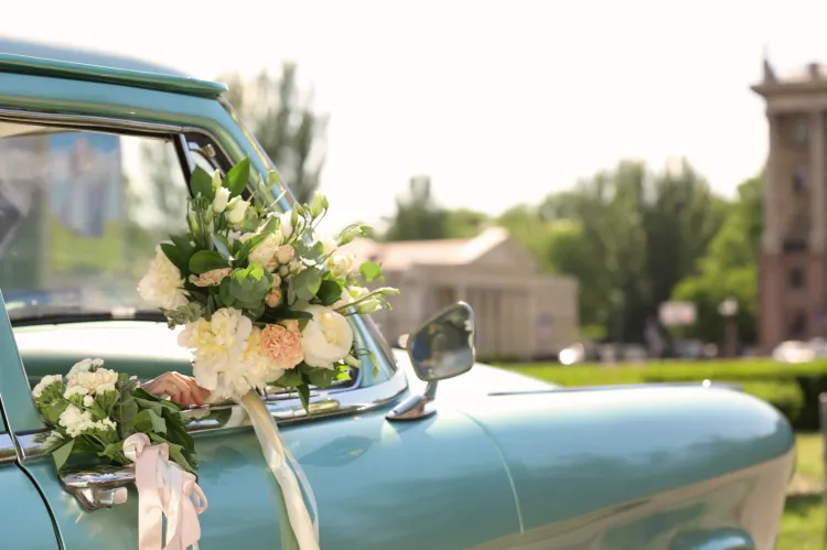 Marzy ci się wyjątkowy samochód do ślubu? Znajdziesz go w naszym serwisie ogłoszeniowym.