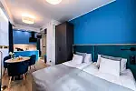 Apartamenty Square Apartments Gdynia wyposażone są w wygodne łóżka, każdy z nich ma aneks kuchenny i przestronną łazienkę. To idealne rozwiązaniem zarówno na dłuższy, jak i na krótki pobyt, a to wszystko z zachowaniem hotelowych standardów.