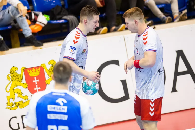 To na prawej stronie, gdzie obecnie występują Mateusz Kosmala (z lewej) i Jovan Milicević (z prawej), Torus Wybrzeże Gdańsk szuka wzmocnień na kolejny sezon.