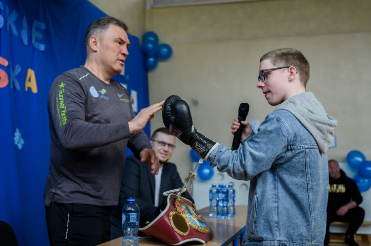 Dariusz Michalczewski spotkał się z uczniami Szkoły Podstawowej Specjalnej nr 26, aby dać im dowód na to, że każdy może być sportowcem i każdy ma szansę osiągnąć sukces na miarę swoich możliwości.