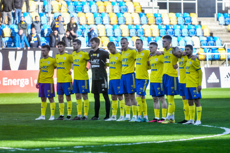 Arka Gdynia w tym sezonie wygrała tylko 3 z 15 domowych meczów.