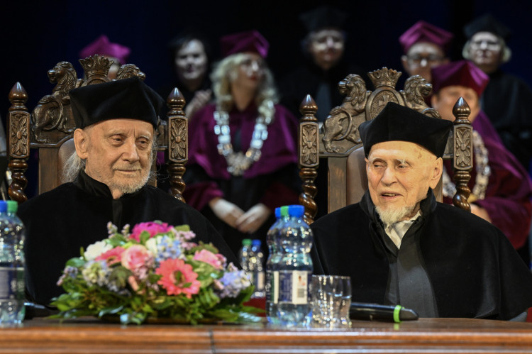 Dwaj wybitni jazzmani - Włodzimierz Nahorny i Jan Ptaszyn Wróblewski - otrzymali tytuł doktora honoris causa Akademii Muzycznej w Gdańsku. 