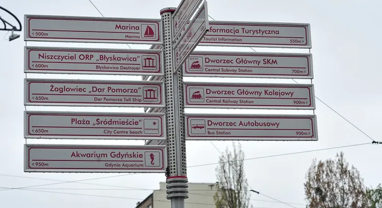 Drogowskazy stoją już w kilkunastu miejscach w Śródmieściu Gdyni.
