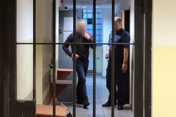 66-letni mężczyzna, który od wielu lat znęcał się fizycznie i psychicznie nad żoną i córką, w ubiegłym tygodniu trafił do sopockiego aresztu. 