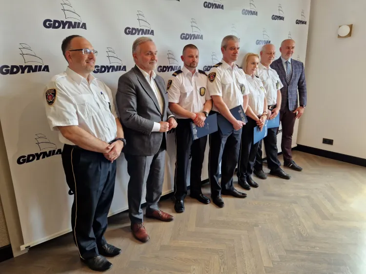 W środę władze Gdyni nagrodziły strażników miejskich, którzy w ostatnich tygodniach wykazali się podczas bardzo nietypowych akcji.