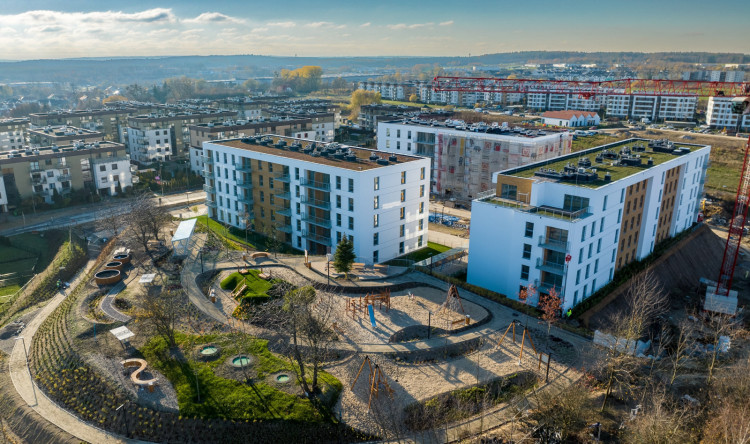 W ramach osiedla Leszczynowy Park powstanie łącznie sześć budynków. Pierwsze trzy zostały już oddane do użytku. Kolejne będą gotowe w lutym 2024.