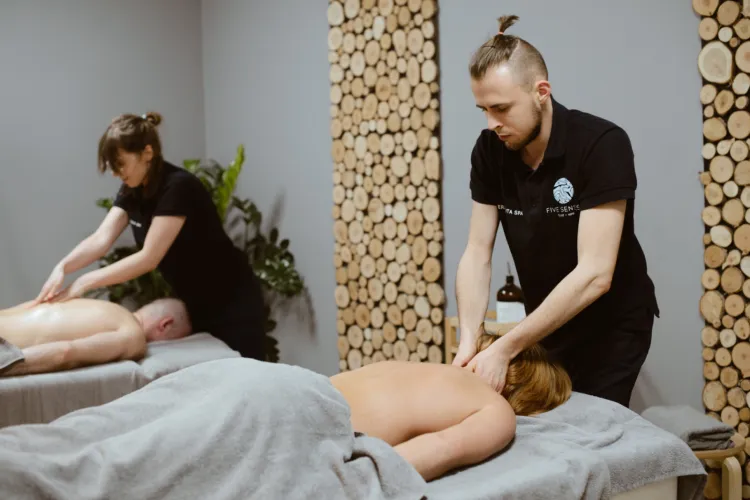 Większość trójmiejskich spa przez cały rok ma w swojej ofercie specjalne oferty "dla dwojga". W Five Senses Float masaż może być poprzedzony sesją floatingu.
