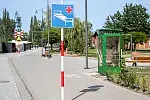 Artefakty, które pojawiły się w zmieniającej się stoczniowej przestrzeni, przypominają o historii tego miejsca. 