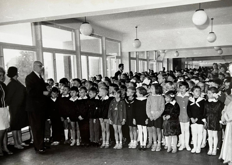 Pierwszy dzwonek w SP 67 zabrzmiał tam w roku szkolnym 1962/63.