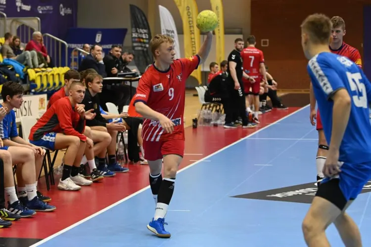 Paweł Miklikowski to przyszłość gdańskiej piłki ręcznej. Na zdjęciu w barwach juniorskiej drużyny Port Service Wybrzeża Gdańsk.