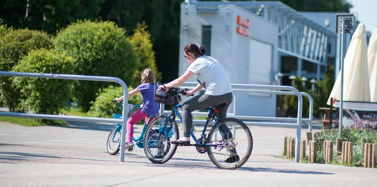 Większość dzieci jeździ rowerem tylko po drogach rowerowych i to pod opieką rodziców. Po szkoleniu część może odważy się na więcej.