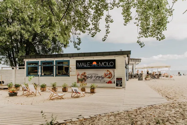 Zdaniem radnych Kocham Sopot z miejskiej plaży powinny zniknąć wszystkie lokale gastronomiczne, które obecnie dzierżawią znaczną jej część.