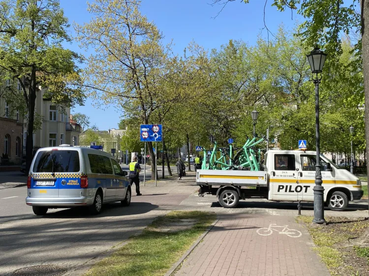Łącznie od zmiany przepisów w 2021 roku w Sopocie usunięto 276 niewłaściwie zaparkowanych hulajnóg elektrycznych.