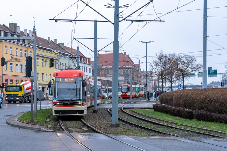 Numeracja linii tramwajowych w Gdańsku w pełni pokrywa się z numeracją linii autobusowych w Wejherowie, przez co pasażer zmuszony jest każdorazowo przy zakupie do weryfikacji organizatora przejazdów.