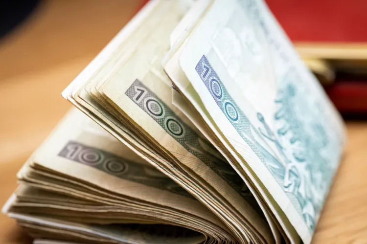 Rząd proponuje, aby od 1 stycznia 2024 r. najniższa pensja wynosiła 4242 zł, a od 1 lipca - 4300 zł. 