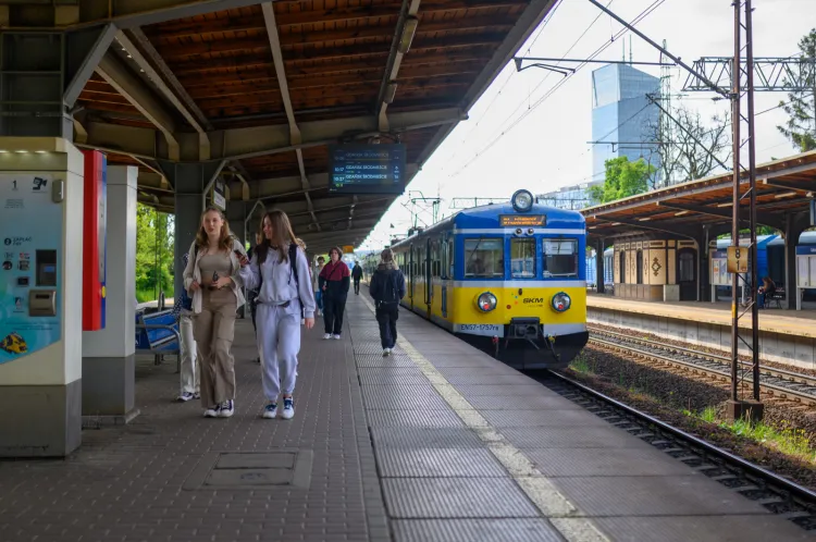 Od piątku, 23 czerwca, tańszy będzie przejazd SKM-ką i innymi pociągami po Trójmieście i Pomorzu. Promocja na bilety, ale tylko elektroniczne, będzie obowiązywała do 3 września. 