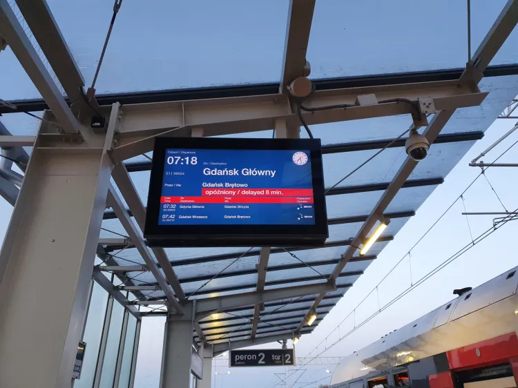 Średnie opóźnienie pociągu w pierwszym kwartale to niespełna osiem minut - twierdzi Urząd Transportu Kolejowego. 