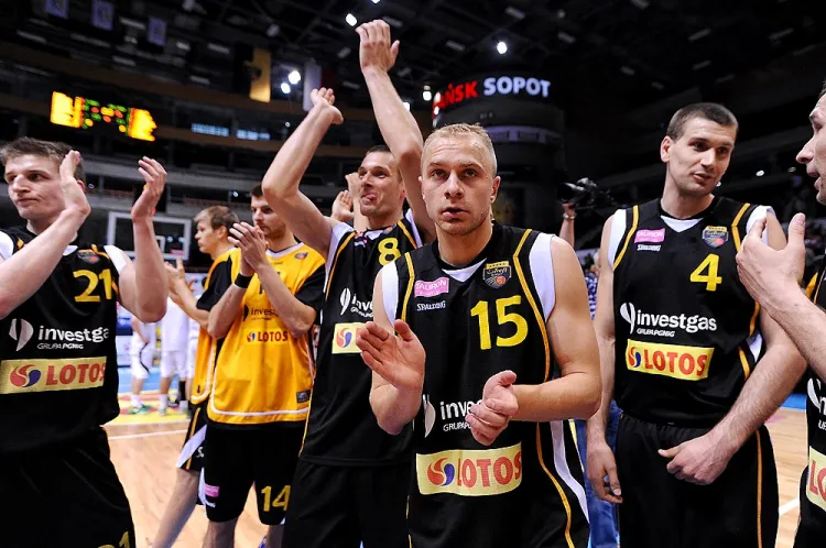 Treflowi Sopot nareszcie udało się awansować do finału Tauron Basket Ligi. W rywalizacji o złoto Łukasz Koszarek i jego koledzy zmierzą się z Asseco Prokomem Gdynia.