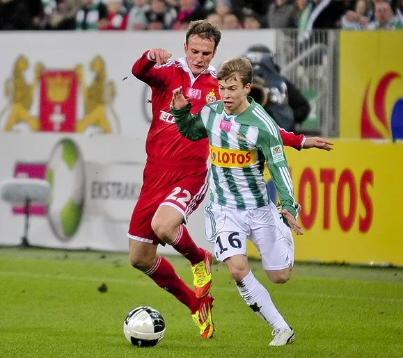 Jakub Kosecki otrzymał od naszych czytelników najwyższe noty za meczem w sezonie 2011/12 w Lechii. Skrzydłowy wyprzedził najlepszego po jesieni w tym zestawieniu Wojciecha Pawłowskiego.