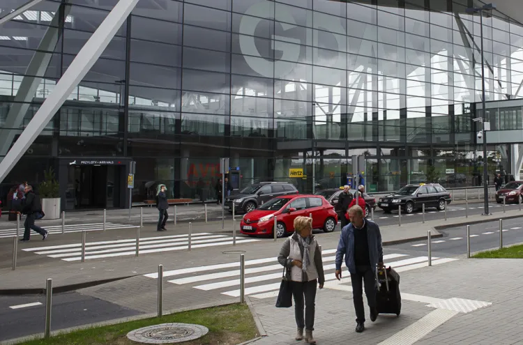 Korporacja Neptun, która działa na lotnisku, ma stałą cenę przejazdu do hotelu Radisson w centrum Gdańska. Problem w tym, że jest ona najczęśniej wyższa, niż wskazałby taksometr. 