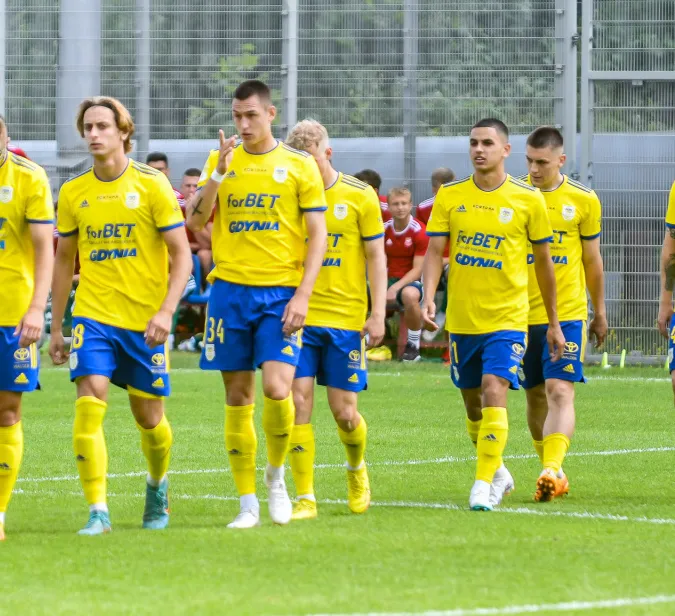 Od prawej: Kacper Skóra i Jerzy Tomal przyczynili się do wypłat dla Arki Gdynia za poprzedni sezon, a Kasjan Lipkowski i Marcel Predenkiewicz zdobyli najwięcej młodzieżowych minut w inauguracyjnej kolejce obecnych rozgrywek.