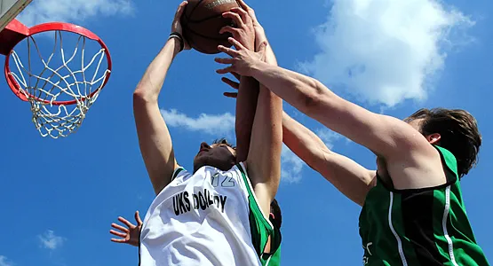 Po dogrywce w wielkim finale koszykarze Back To Basket Gdynia pokonali ekipę Rybitwy Elbląg.