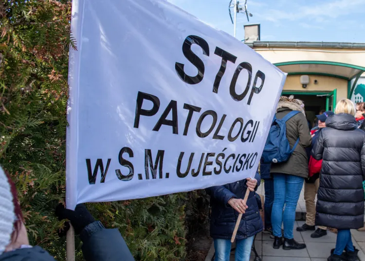 Mieszkańcy protestowali w związku z problemami w SM Ujeścisko. Zdjęcie archiwalne.