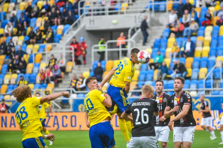 Arka Gdynia zgromadziła tylko dwa punkty w trzech pierwszych meczach sezonu 2023/24.