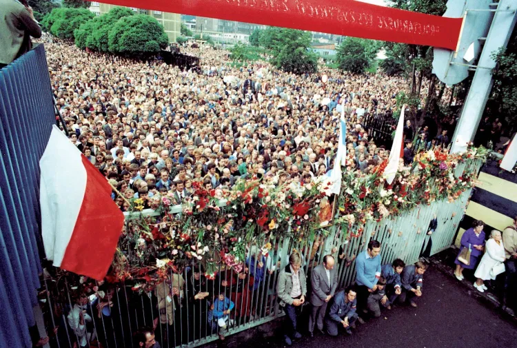 Strajk w Stoczni Gdańskiej, który wybuchł 14 sierpnia 1980 r., zakończył się podpisaniem porozumień obejmujących 21 postulatów.