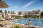 Pino Resort. Basen, tak jak we wszystkich nadmorskich kurortach, stanie się alternatywą do wypoczynku na plaży. 