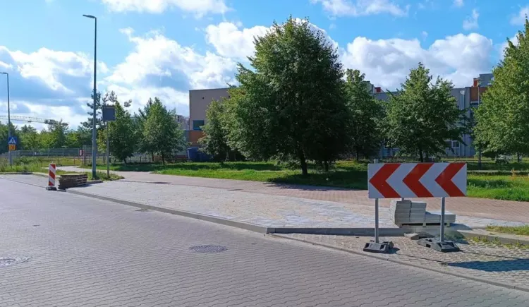 Przystanek na ul. Człuchowskiej powstaje m.in. przy Szkole Podstawowej nr 12.