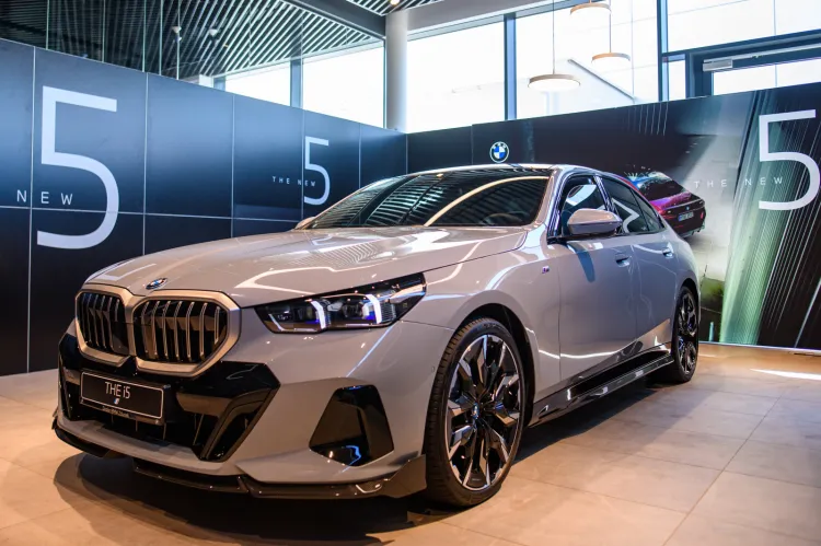Premiera BMW i5 
