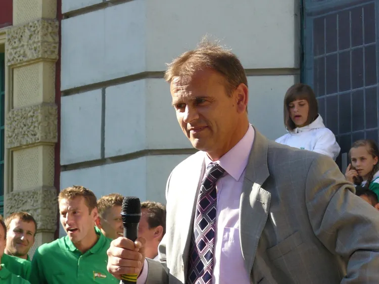 Dariusz Kubicki w 2008 roku wywalczył z Lechią awans, ale w ekstraklasie już nie poprowadził drużyny. Wśród kibiców biało-zielonych do dzisiaj ma wielu zwolenników. 