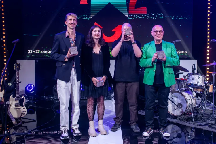 Laureaci Nagrody Literackiej Gdynia: Grzegorz Piątek, Małgorzata Żarów, Marcin Czerkasow i Jerzy Koch.