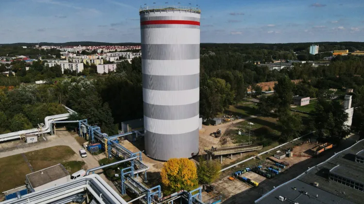 Na zdjęciu akumulator ciepła, jaki zbudowano w zakładzie Veolia Energia Poznań. Podobny stanie w Gdańsku. 