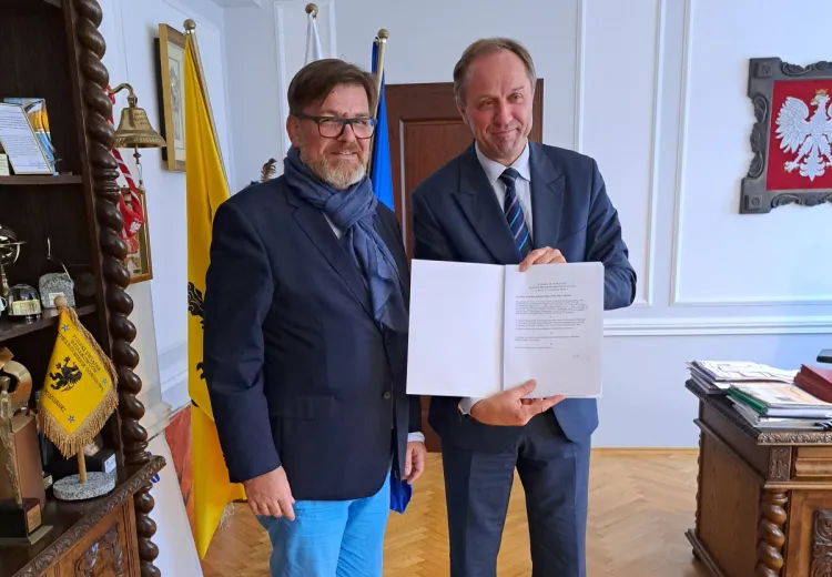 Marszałek Mieczysław Struk wręczył Romualdowi Pokojskiemu powołanie na stanowisko dyrektora Opery Bałtyckiej w Gdańsku na kolejną kadencję.

