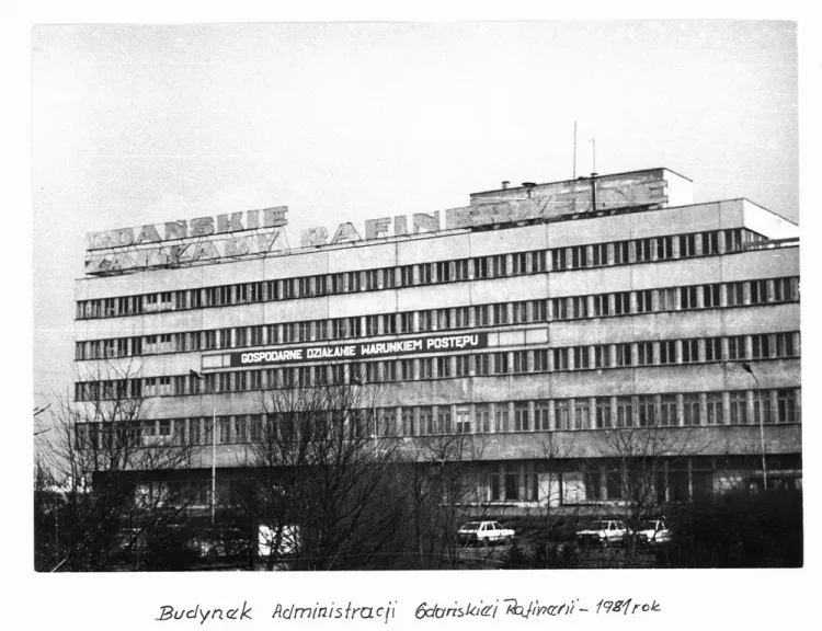 Początki gdańskiego zakładu, który jeszcze do niedawna był częścią Grupy Lotos, sięgają 1971 r., kiedy podjęto decyzję o budowie rafinerii ropy naftowej w Gdańsku. 
