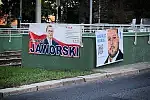 Mariusz Waras w wyborach nie startuje, ale postanowił się do nich odnieść artystycznie w dość nietypowy sposób - przygotowując swoje własne plakaty wyborcze i rozmieszczając je w różnych miejscach na terenie Gdańska. 