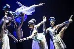Gracja, wdzięk i umiejętności taneczno-gimnastyczne - tym charakteryzuje się "Musical Kosmos" w wykonaniu Akademii Artystycznej w Gdańsku. 