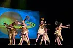 Gracja, wdzięk i umiejętności taneczno-gimnastyczne - tym charakteryzuje się "Musical Kosmos" w wykonaniu Akademii Artystycznej w Gdańsku. 