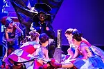 Gracja, wdzięk i umiejętności taneczno-gimnastyczne - tym charakteryzuje się "Musical Kosmos" w wykonaniu Akademii Artystycznej w Gdańsku. 